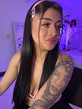 lucianaroy online show from October 28, 1:39 am