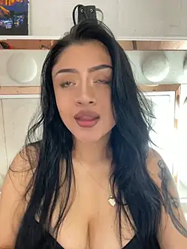 lucianaroy online show from February 6, 9:28 pm