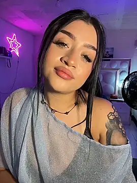 lucianaroy online show from May 24, 4:51 pm