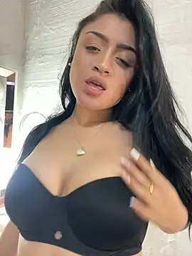 lucianaroy online show from February 12, 12:05 am