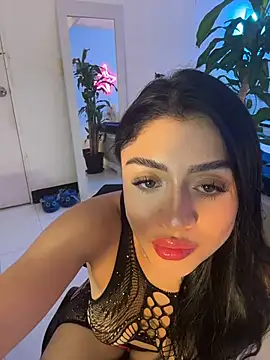 lucianaroy online show from November 12, 1:10 am