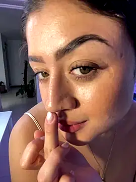 lucianaroy online show from September 9, 12:03 pm