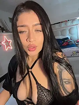 lucianaroy online show from February 6, 10:28 pm