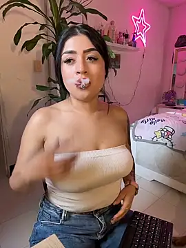 lucianaroy online show from June 1, 9:58 pm