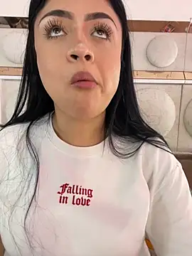 lucianaroy online show from March 5, 9:48 pm