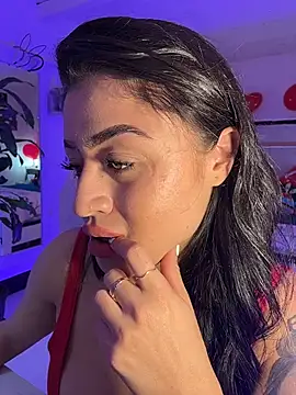 lucianaroy online show from February 15, 7:13 pm