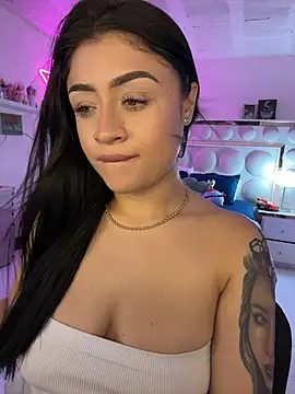 Snapshot of lucianaroy chatting on July 5, 10:27 pm lucianaroy online show from July 5, 10:27 pm
