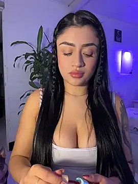 lucianaroy online show from December 16, 1:54 am