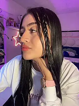 lucianaroy online show from February 23, 10:32 pm