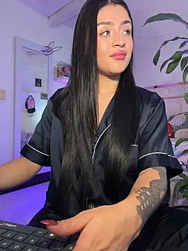 lucianaroy online show from December 19, 5:00 am