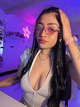 lucianaroy online show from April 19, 8:22 pm