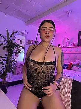 lucianaroy online show from May 8, 2:59 am