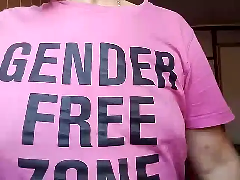 Snapshot of DjiniCD chatting on September 21, 7:24 am DjiniCD online show from September 21, 7:24 am