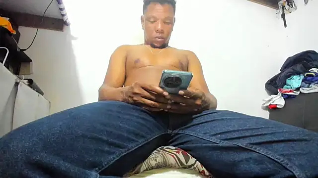 hugo3918  online show from November 24, 2:39 pm