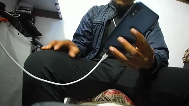 hugo3918  online show from March 11, 1:43 am