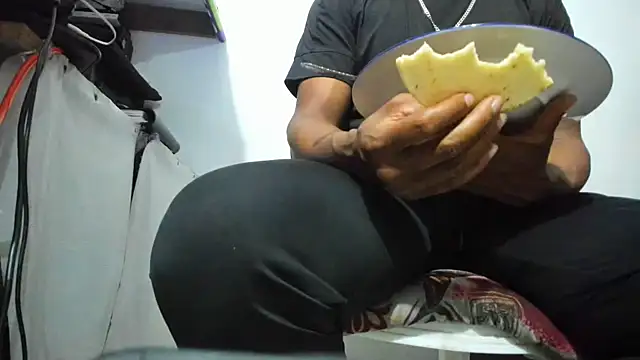 hugo3918  online show from March 13, 2:05 am