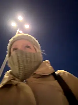 Snapshot of LikaCat chatting on November 15, 1:09 am LikaCat online show from November 15, 1:09 am