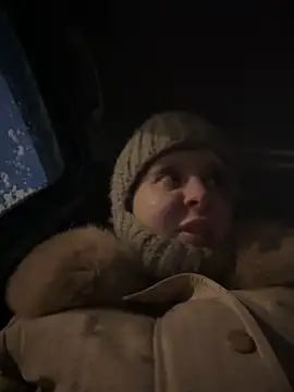 Snapshot of LikaCat chatting on November 8, 12:58 am LikaCat online show from November 8, 12:58 am