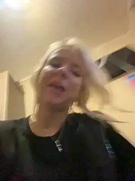 Snapshot of LikaCat chatting on February 22, 5:12 am LikaCat online show from February 22, 5:12 am