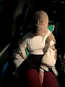 Snapshot of LikaCat chatting on October 23, 11:47 pm LikaCat online show from October 23, 11:47 pm