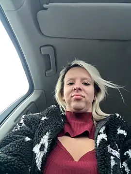 Snapshot of LikaCat chatting on October 30, 1:59 am LikaCat online show from October 30, 1:59 am