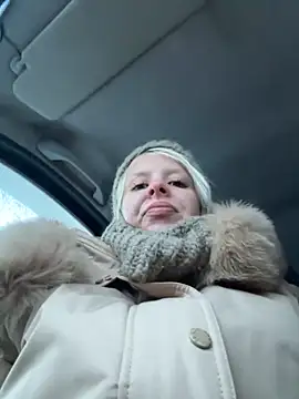 Snapshot of LikaCat chatting on November 11, 1:55 am LikaCat online show from November 11, 1:55 am