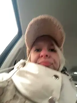 Snapshot of LikaCat chatting on November 5, 2:47 am LikaCat online show from November 5, 2:47 am