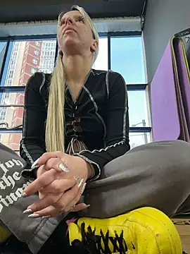 LikaCat online show from December 16, 3:00 am