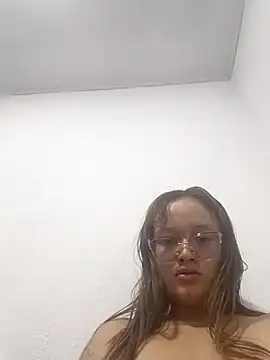 lucyy06 online show from May 28, 4:20 am