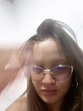lucyy06 online show from May 29, 3:12 am