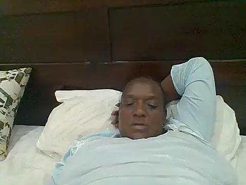 Snapshot of Shaz_brown chatting on June 17, 1:38 am Shaz brown online show from June 17, 1:38 am