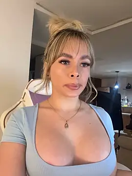 Snapshot of Alison_Diaz17 chatting on October 22, 11:14 pm Alison Diaz17 online show from October 22, 11:14 pm