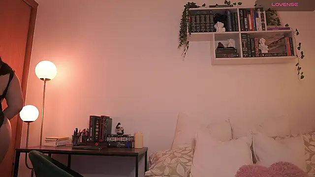 Snapshot of EmilyxRose_- chatting on March 10, 8:45 pm EmilyxRose - online show from March 10, 8:45 pm