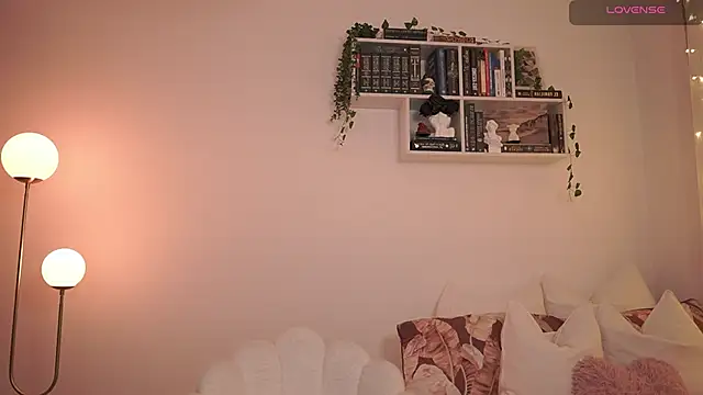 Snapshot of EmilyxRose_- chatting on February 7, 8:20 pm EmilyxRose - online show from February 7, 8:20 pm