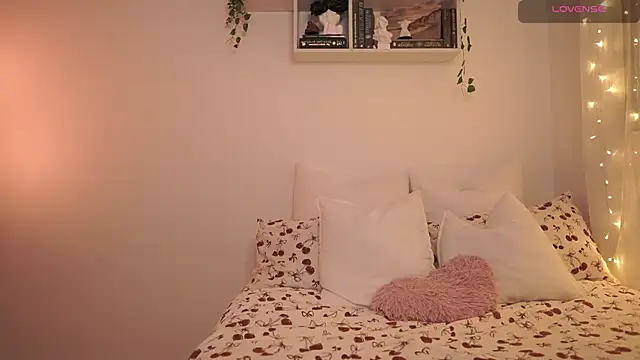 Snapshot of EmilyxRose_- chatting on February 2, 10:49 pm EmilyxRose - online show from February 2, 10:49 pm