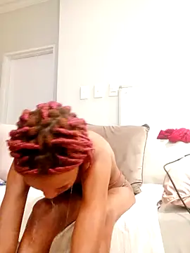 Snapshot of khanyaTheeLyt chatting on September 17, 10:01 pm khanyaTheeLyt online show from September 17, 10:01 pm