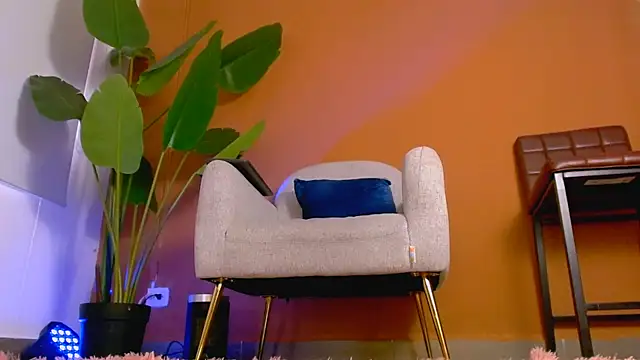 Snapshot of Sara_ow chatting on July 13, 8:19 pm Sara ow online show from July 13, 8:19 pm