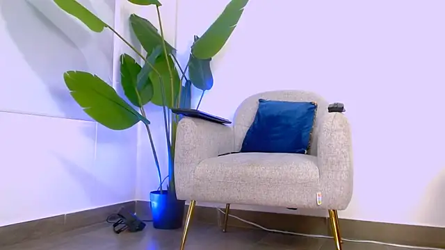 Sara ow online show from April 4, 8:04 pm