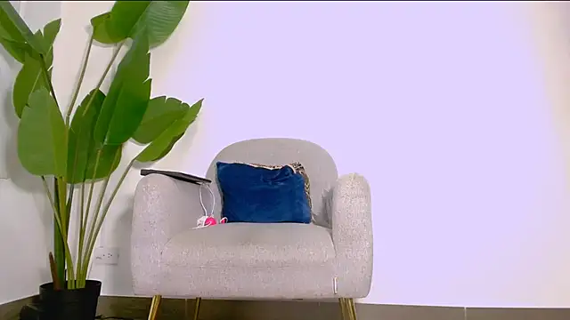 Snapshot of Sara_ow chatting on June 12, 7:11 pm Sara ow online show from June 12, 7:11 pm