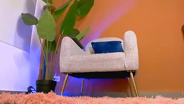 Snapshot of Sara_ow chatting on July 1, 7:47 pm Sara ow online show from July 1, 7:47 pm
