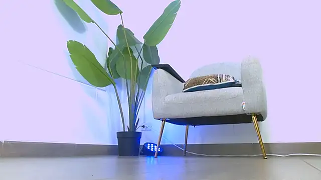 Snapshot of Sara_ow chatting on April 28, 9:19 pm Sara ow online show from April 28, 9:19 pm