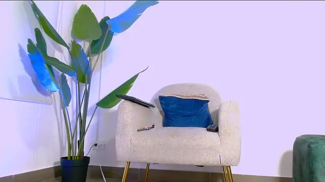 Snapshot of Sara_ow chatting on May 21, 7:22 pm Sara ow online show from May 21, 7:22 pm