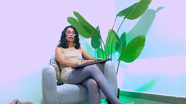 Sara ow online show from February 24, 8:42 pm