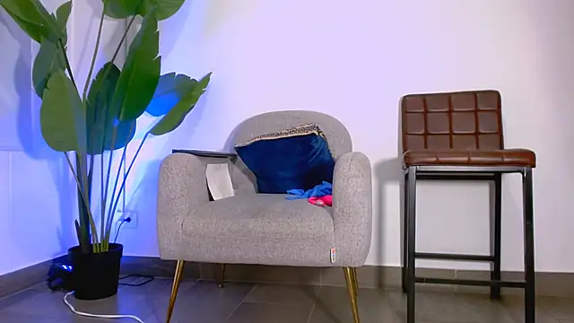 Snapshot of Sara_ow chatting on June 15, 7:35 pm Sara ow online show from June 15, 7:35 pm