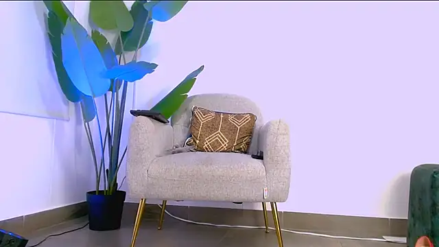 Snapshot of Sara_ow chatting on May 16, 7:35 pm Sara ow online show from May 16, 7:35 pm