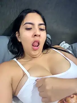 MarianaBenz online show from June 4, 1:10 am