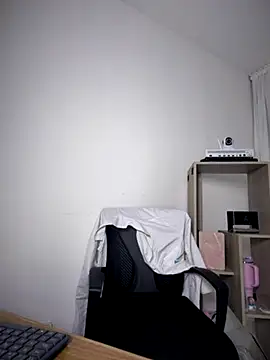 MarianaBenz online show from December 2, 12:00 am