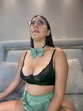 MarianaBenz online show from March 17, 9:35 pm