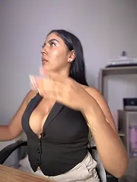 MarianaBenz online show from December 3, 12:33 am