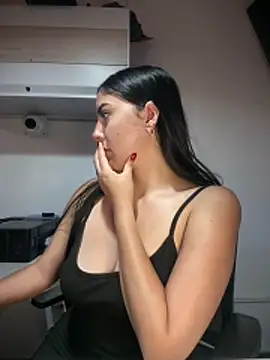 Snapshot of MarianaBenz chatting on April 2, 11:55 pm MarianaBenz online show from April 2, 11:55 pm